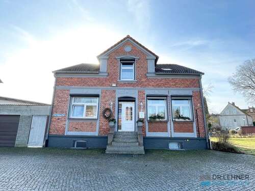 Foto - Haus zum Kaufen in Karstädt 169.000,00 € 198 m²