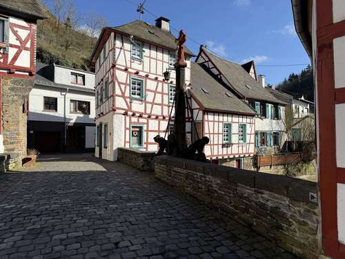 Foto - Haus zum Kaufen in Monreal 169.000,00 € 146 m²