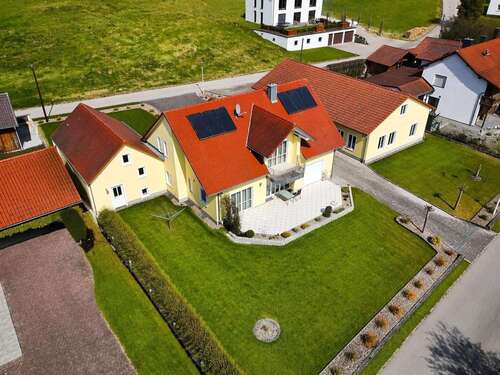 Foto - Haus zum Kaufen in Hausen 875.000,00 € 218 m²