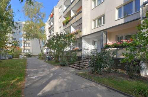 Foto - Wohnung zum Mieten in Halle 382,00 € 61.03 m²
