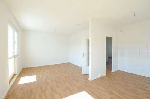 Foto - Wohnung zum Mieten in Halle 373,00 € 57.17 m²