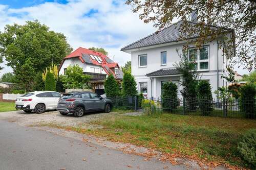 Foto - Haus zum Kaufen in Berlin-Blankenburg 1.250.000,00 € 180 m²