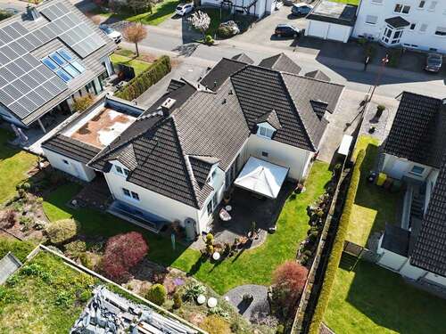 Foto - Haus zum Kaufen in Helferskirchen 599.000,00 € 284 m²