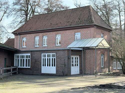 Foto - Haus zum Mieten in Neustadt a.Rbge. 1.100,00 € 227 m²