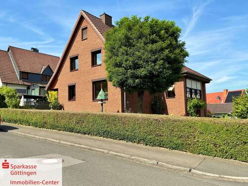 Foto - Haus zum Kaufen in Adelebsen 350.000,00 € 185 m²