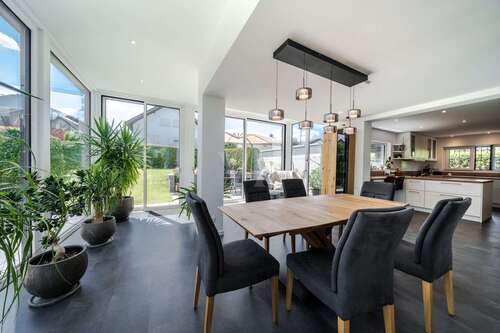 Foto - Haus zum Kaufen in Neu-Anspach 850.000,00 € 282.5 m²