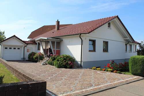 Foto - Haus zum Kaufen in Königsfeld 460.000,00 € 180 m²