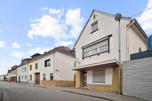 Foto - Haus zum Kaufen in Neuwied Heimbach-Weis 219.000,00 € 201 m²