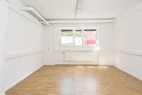 Foto - Halle in Berlin 3.350,90 € 239.35 m²