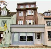 Haus zum Kaufen in Husum 450.000,00 € 251.73 m²