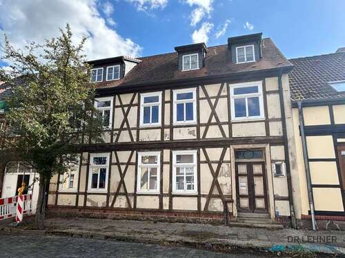 Foto - Haus zum Kaufen in Osterburg 110.000,00 € 228 m²