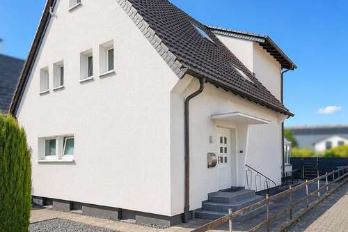 Foto - Haus zum Kaufen in Langenfeld (Rheinland) 749.000,00 € 222.45 m²