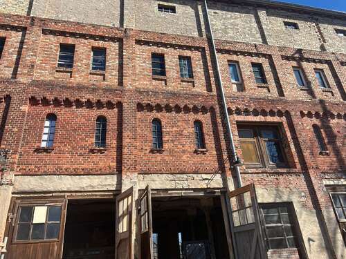 Foto - Halle in Halle 450,00 € 80 m² - 450,00 EUR Kaltmiete, ca.  80,00 m²