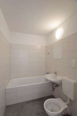 Foto - Wohnung zum Mieten in Halle (Saale) 394,07 € 49.32 m²