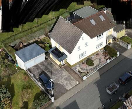 Foto - Haus zum Kaufen in Lollar 550.000,00 € 246 m²