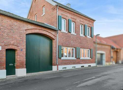 Foto - Haus zum Kaufen in Neuss-Röckrath 950.000,00 € 218.26 m²