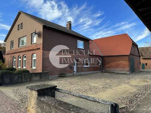 Foto - Haus zum Kaufen in Suhlendorf 320.000,00 € 240 m²