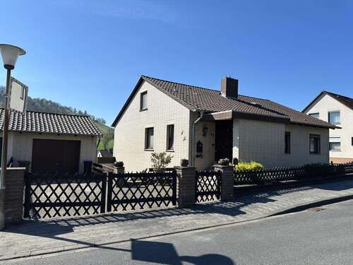 Foto - Haus zum Kaufen in Moringen-Fredelsloh 289.000,00 € 230 m²