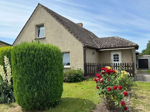 Foto - Haus zum Kaufen in Schönfeld 129.000,00 € 135 m²