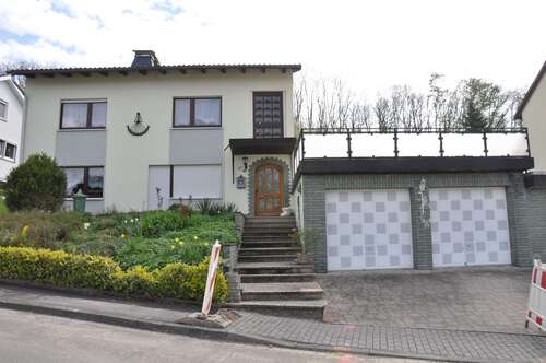 Foto - Haus zum Kaufen in Warburg-Rimbeck 220.000,00 € 179 m²