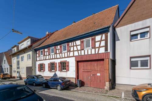 Foto - Haus zum Kaufen in Karlsruhe 1.190.000,00 € 238 m²