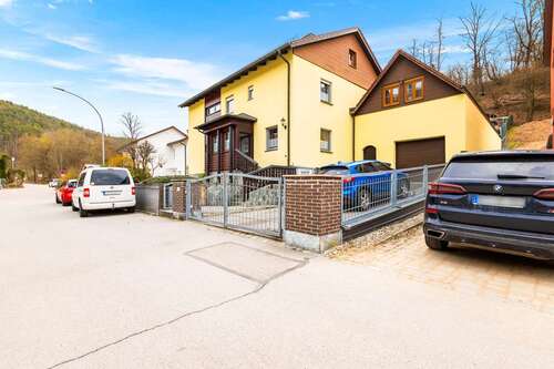 Foto - Haus zum Kaufen in Regenstauf 750.000,00 € 215 m²