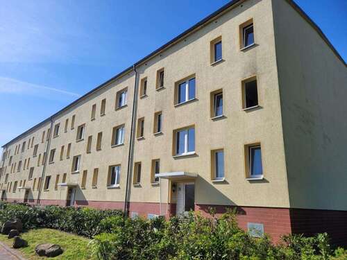 Foto - Wohnung zum Mieten in Laage 325,00 € 49.45 m²