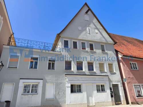 Foto - Haus zum Kaufen in Feuchtwangen 250.000,00 € 235 m²