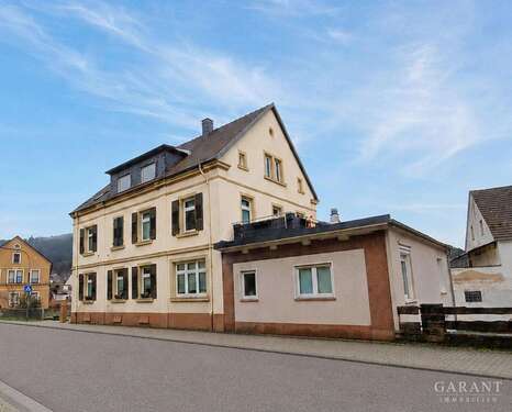 Foto - Haus zum Kaufen in Hinterweidenthal 400.000,00 € 390 m²
