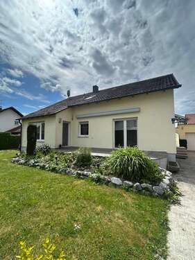 Foto - Haus zum Kaufen in Osterhofen 325.000,00 € 151 m²