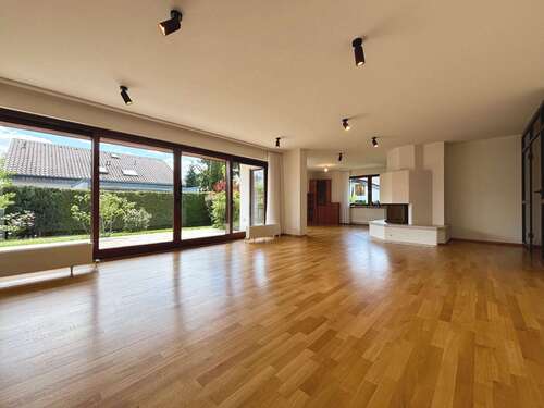 Foto - Haus zum Mieten in Leonberg 2.995,00 € 230 m²