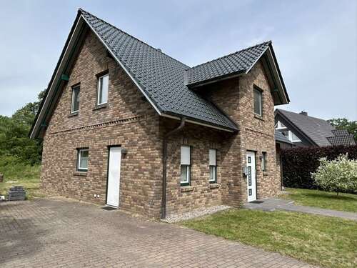 Foto - Haus zum Kaufen in Heidmühlen 399.000,00 € 141.66 m²