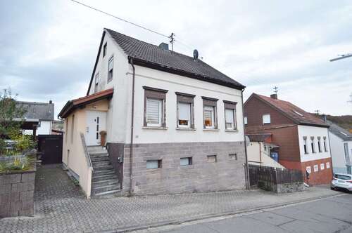 Foto - Haus zum Kaufen in Quierschied 125.000,00 € 141.99 m²
