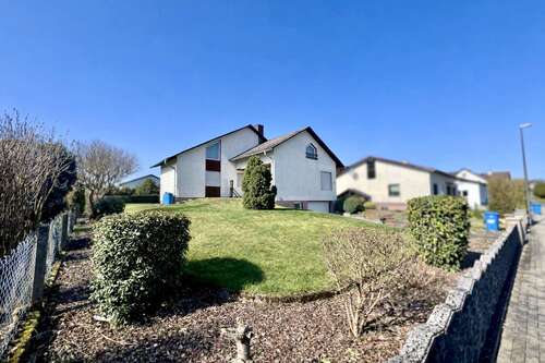 Foto - Haus zum Kaufen in Löhnberg 395.000,00 € 216 m²