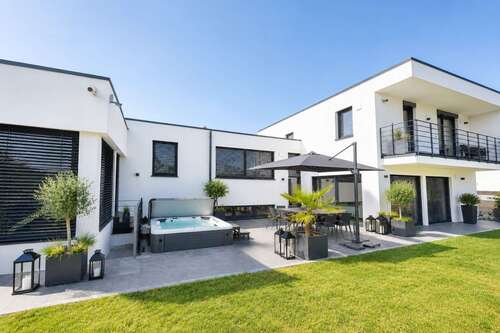 Foto - Haus zum Kaufen in Ilsfeld 1.790.000,00 € 306 m²