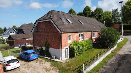 Foto - Haus zum Kaufen in Dunkelsdorf 360.000,00 € 292 m²