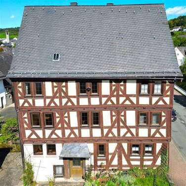 Foto - Haus zum Kaufen in Mittenaar 190.000,00 € 227 m²
