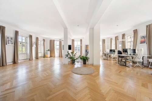 Foto - Büro in Stuttgart- Obertürkheim 3.519,20 € 234.21 m²