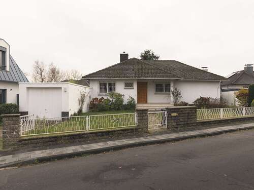 Foto - Haus zum Kaufen in Heusenstamm-Rembrücken 895.000,00 € 123 m²