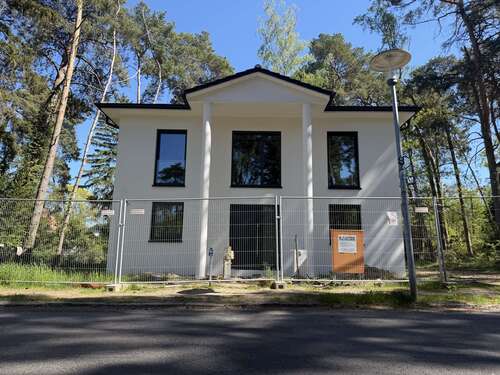 Foto - Haus zum Kaufen in Brandenburg - Blankenfelde-Mahlow 990.000,00 € 198 m²