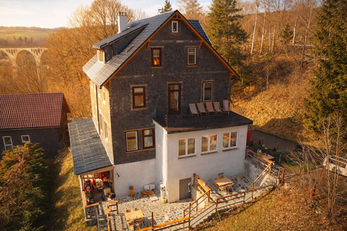 Foto - Haus zum Kaufen in Neuhaus am Rennweg 599.000,00 € 500 m²
