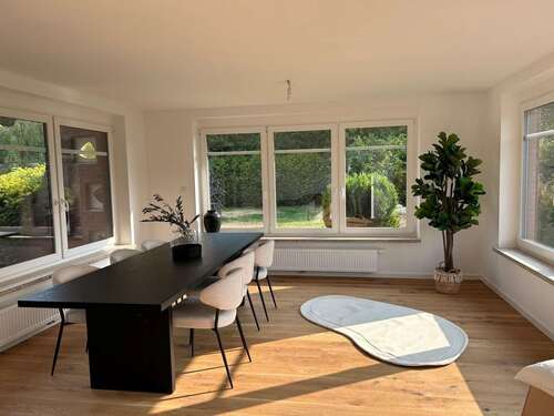 Foto - Haus zum Mieten in Upgant-Schott 2.200,00 € 250 m²