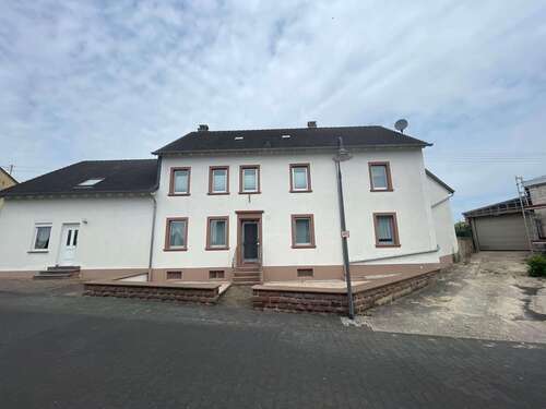 Foto - Haus zum Kaufen in Binsfeld 275.000,00 € 255.7 m²