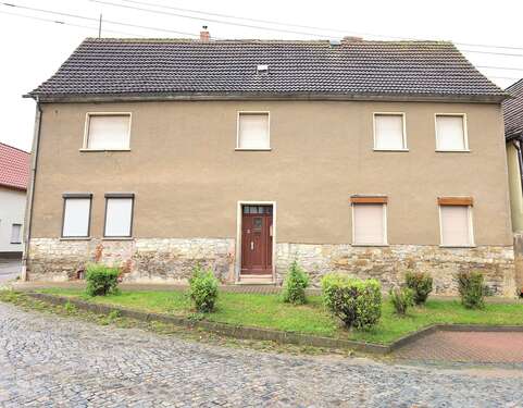 Foto - Haus zum Kaufen in Quenstedt 10.000,00 € 150 m²