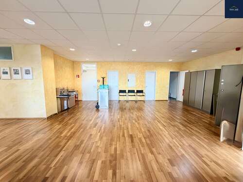 Foto - Büro in Leonberg 3.181,50 € 254.5 m²