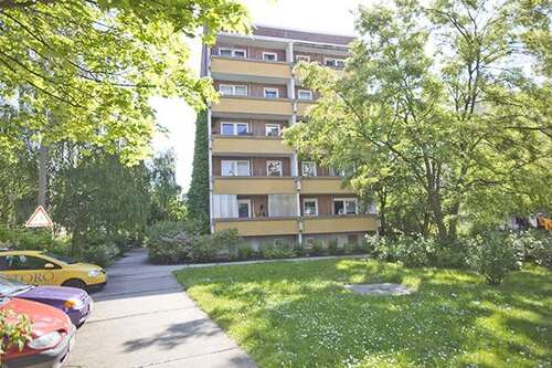 Foto - Wohnung zum Mieten in Halle (Saale) 399,00 € 68.63 m²