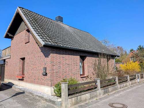 Foto - Haus zum Kaufen in Ebstorf 269.000,00 € 215 m²