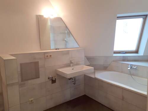 Foto - Wohnung zum Mieten in Halle 597,00 € 70.16 m²