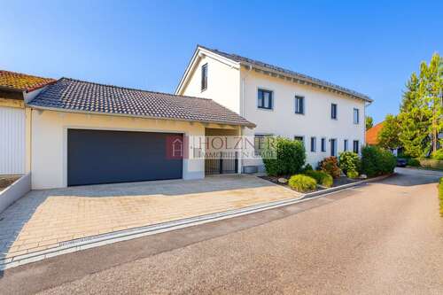 Foto - Haus zum Mieten in Altdorf 2.400,00 € 152 m²