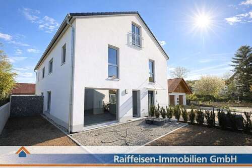 Foto - Haus zum Kaufen in Obertraubling 699.000,00 € 141 m²